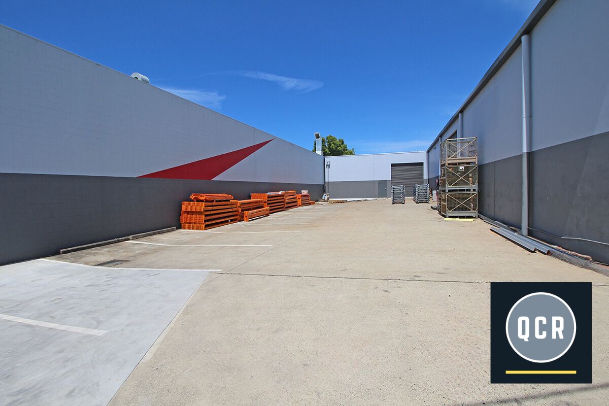 Freestanding Industrial Warehouse/ Showroom