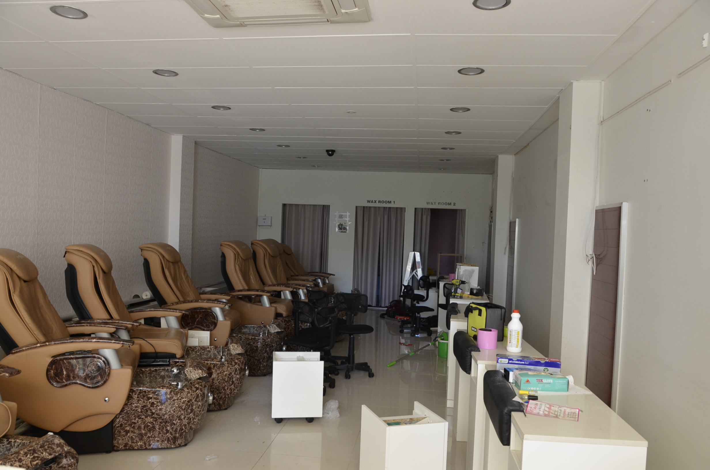 Prime Retail Space in Surfers Paradise. Thousands of Slow Walking Customers Daily!!