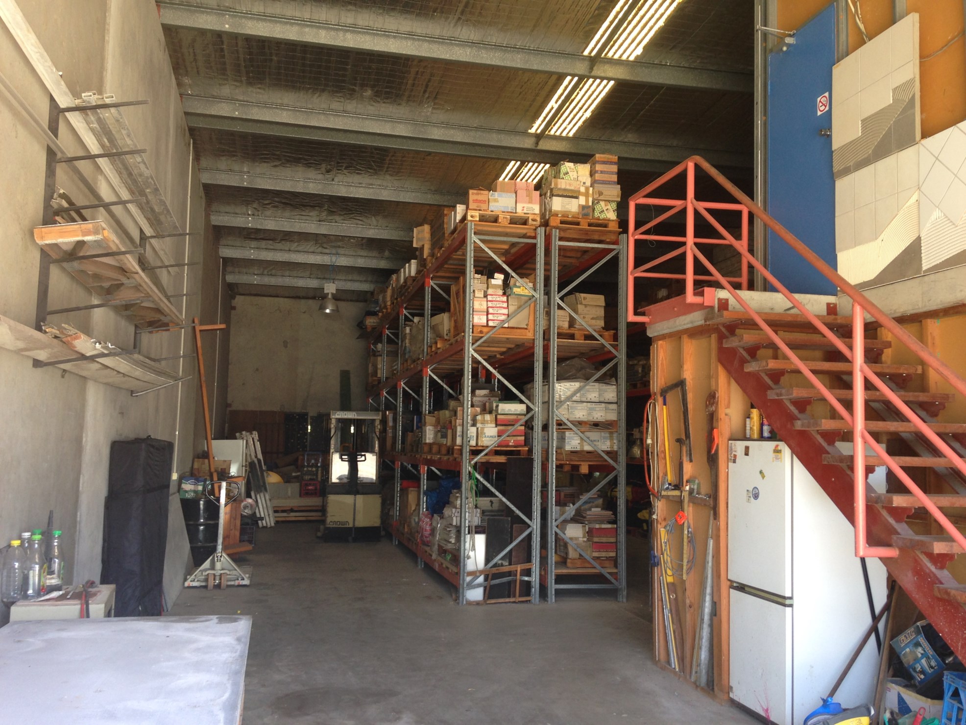 Warehouse/ Workshop/ Storage with Mezz and 5m Roller Door