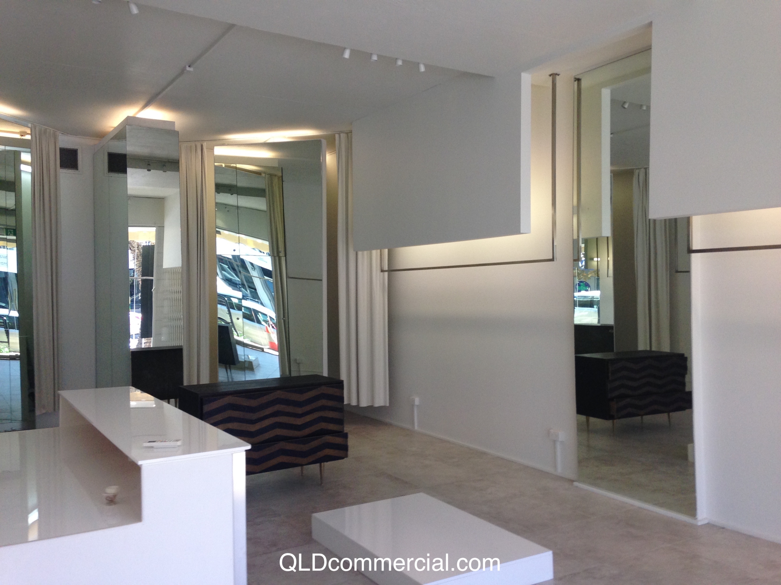 uc-11-1 Boutique Fashion Retail Street Front – LEASED